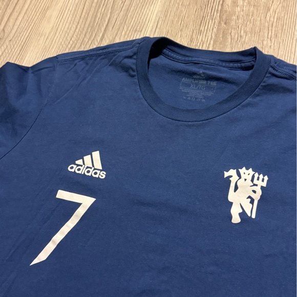 Manchester United Ronaldo Shirt - Picture 2 of 3